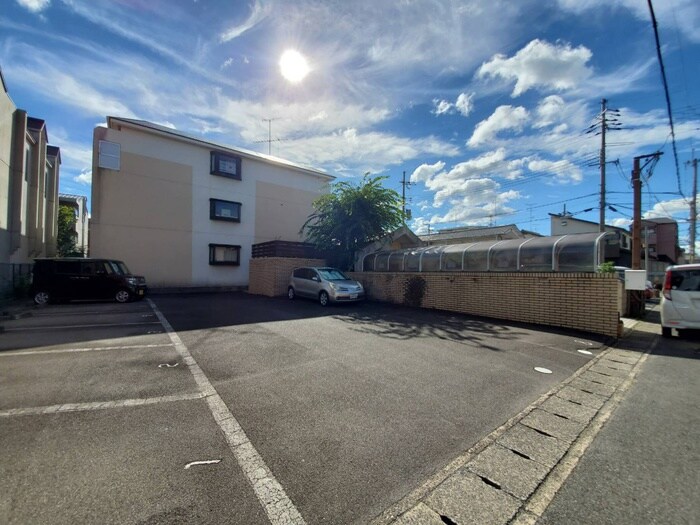 物件外観写真2　(駐車場)