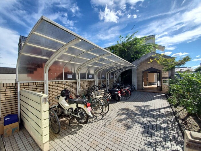 物件外観写真4　(駐輪場)