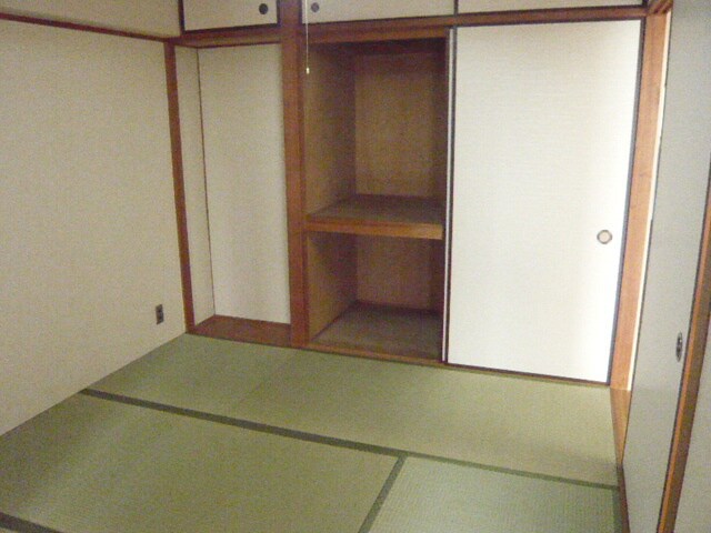 物件内観写真6　(収納)