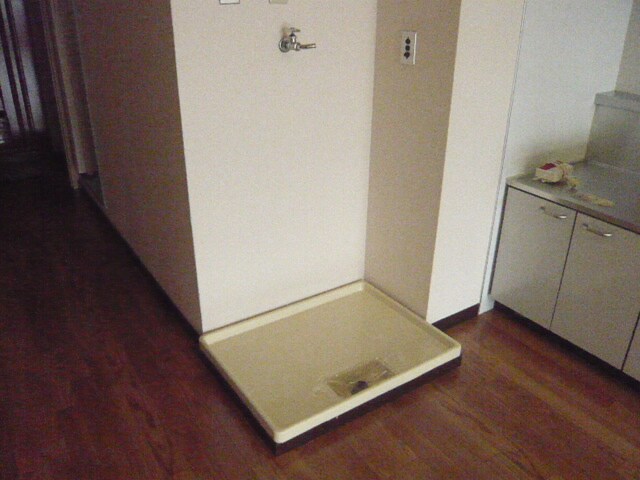 物件内観写真8　(洗濯機置場)