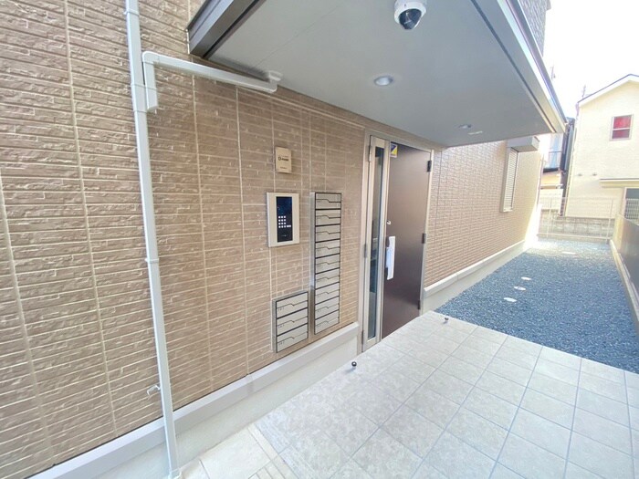 物件外観写真2　(エントランス部分)