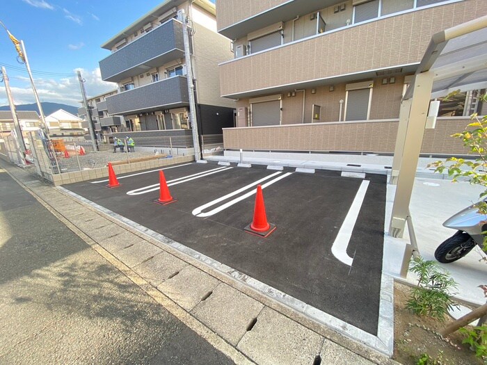 物件外観写真3　(駐車場)