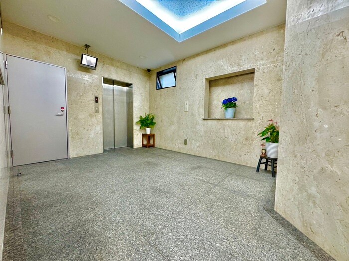 物件外観写真4　(エントランス部分)