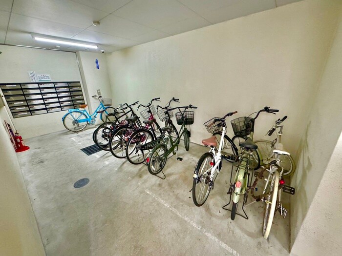 物件外観写真6　(駐輪場)