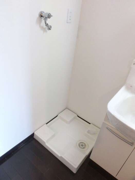 物件内観写真11　(洗濯機置場)