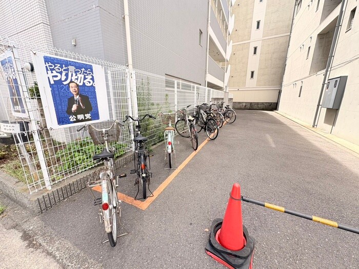 物件外観写真2　(駐輪場)