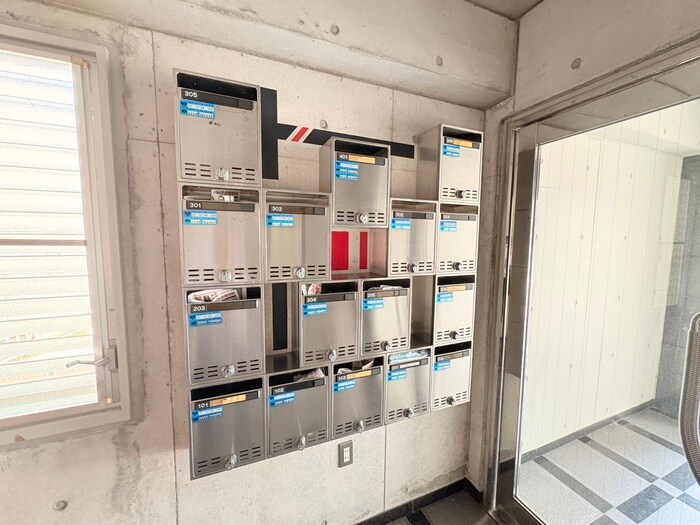 物件外観写真5　(エントランス部分)