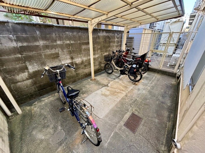 物件外観写真6　(駐輪場)