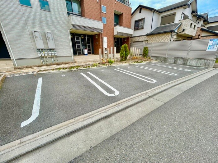 物件外観写真2　(駐車場)