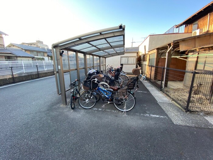物件外観写真5　(駐輪場)
