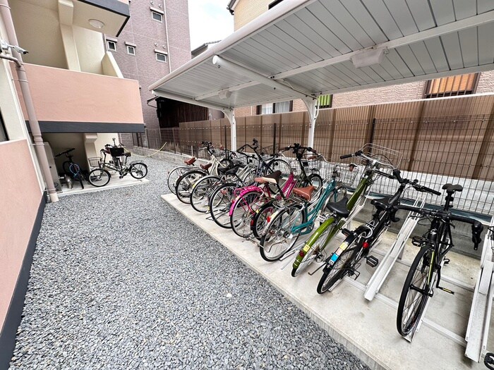 物件外観写真5　(駐輪場)