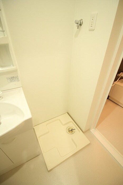 物件内観写真16　(洗濯機置場)