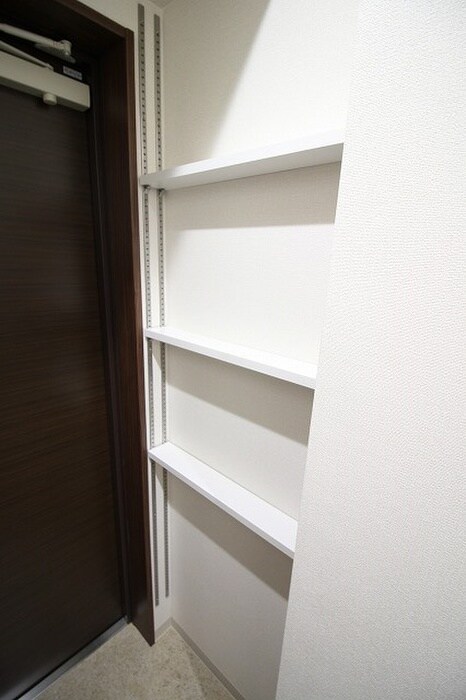 物件内観写真18　(玄関)