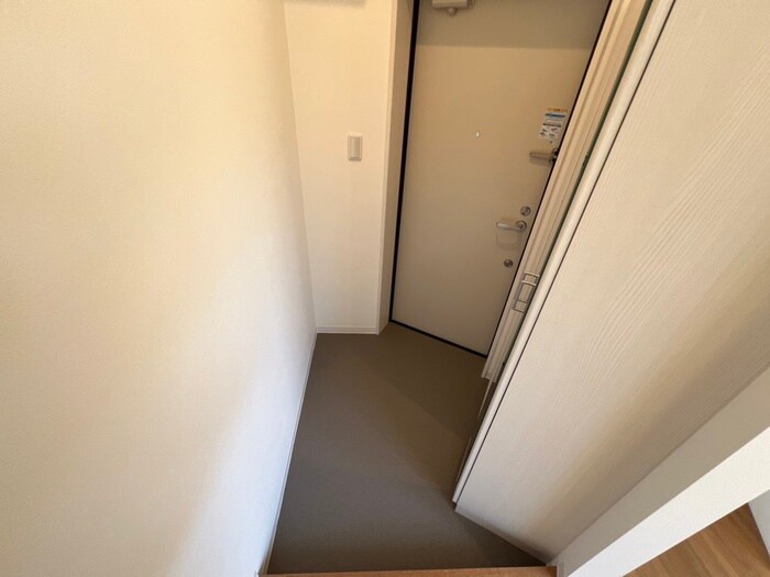 物件内観写真11　(玄関)