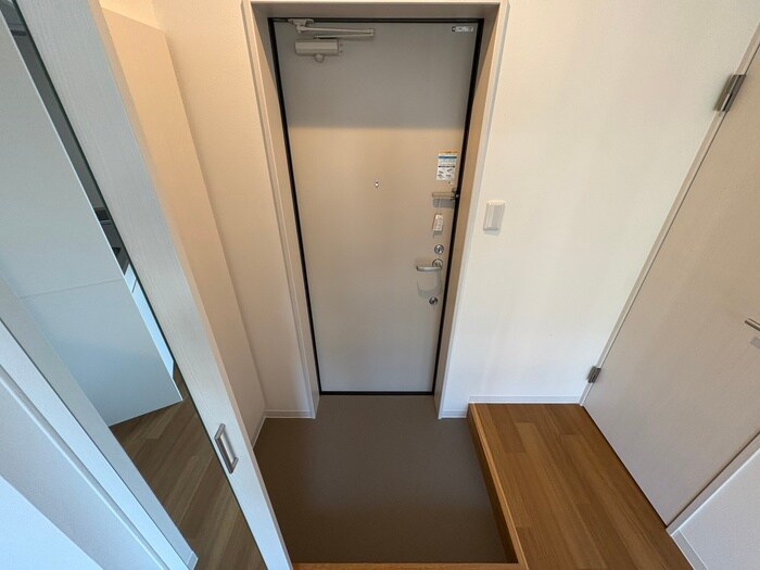 木津屋橋レジデンスの玄関