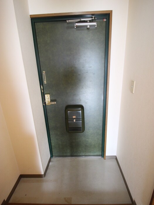 物件内観写真12　(玄関)