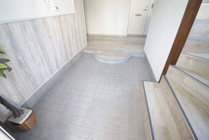 物件外観写真5　(エントランス部分)