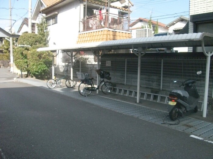 物件外観写真3　(駐輪場)