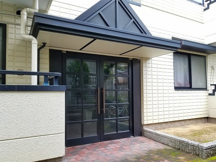 物件外観写真4　(エントランス部分)