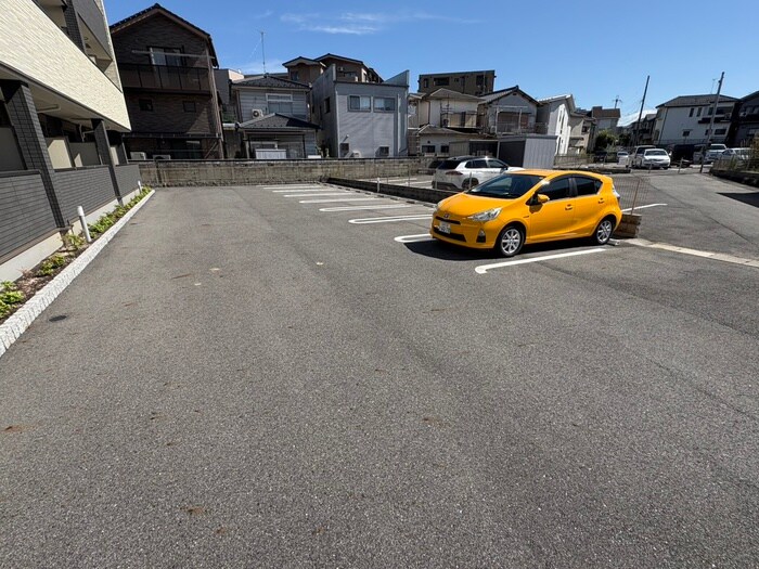 物件外観写真2　(駐車場)