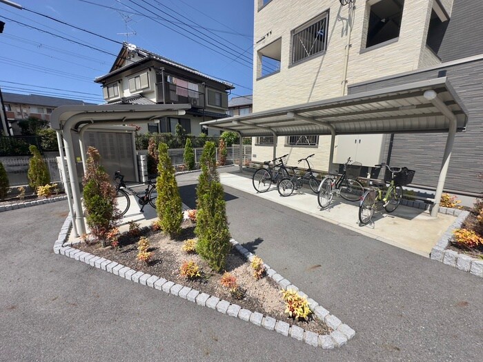 物件外観写真3　(駐輪場)