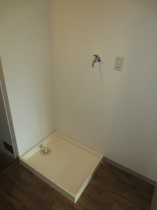 物件内観写真8　(洗濯機置場)