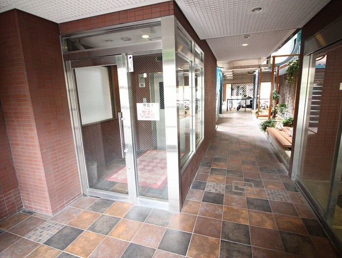 物件外観写真4　(エントランス部分)