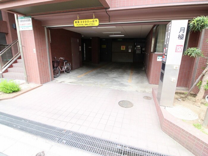 物件外観写真5　(駐車場)