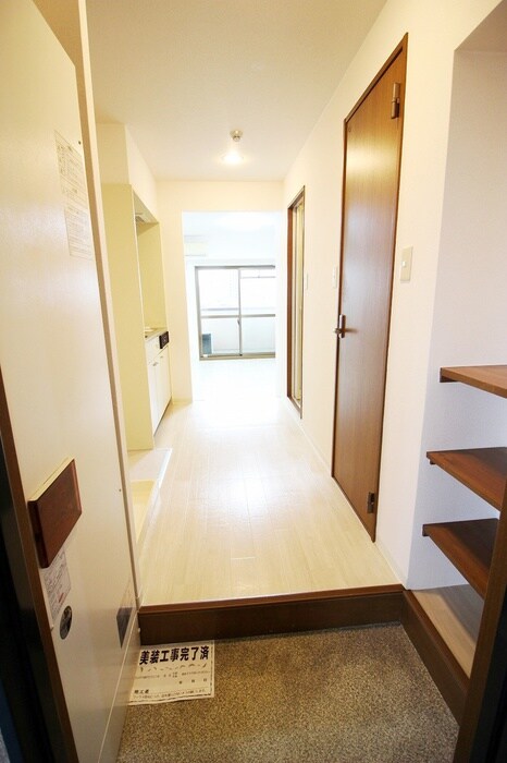 物件内観写真10　(玄関)