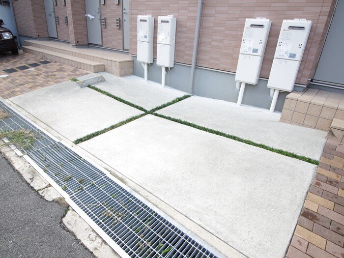 物件外観写真3　(駐車場)