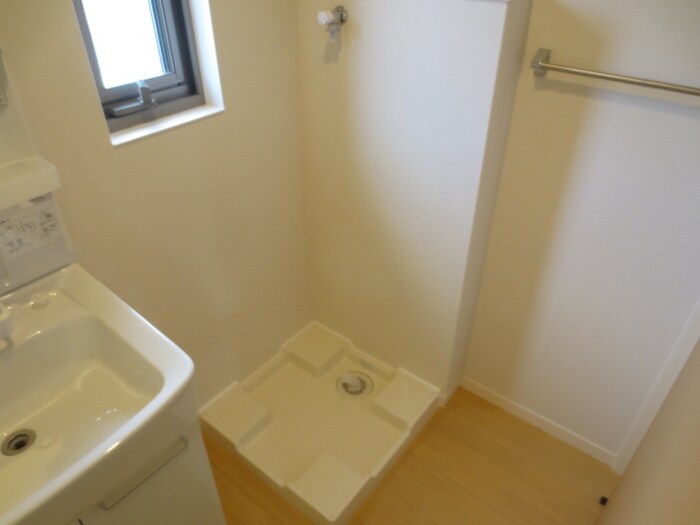 物件内観写真12　(洗濯機置場)