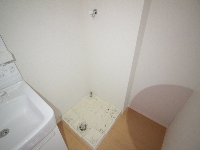 物件内観写真15　(洗濯機置場)