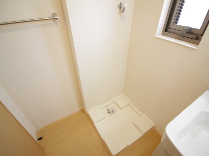 物件内観写真15　(洗濯機置場)