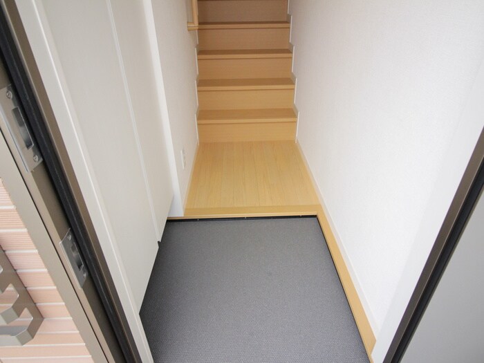物件内観写真17　(玄関)