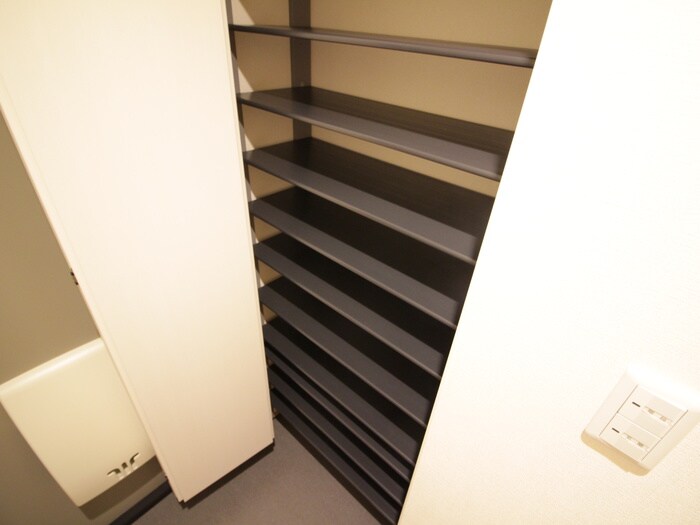 物件内観写真18　(靴箱)