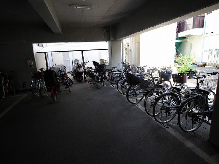 物件外観写真5　(駐輪場)