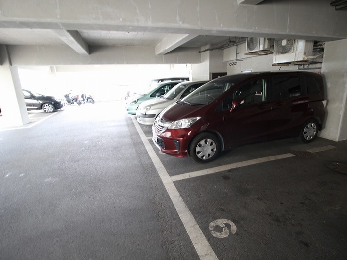 物件外観写真6　(駐車場)