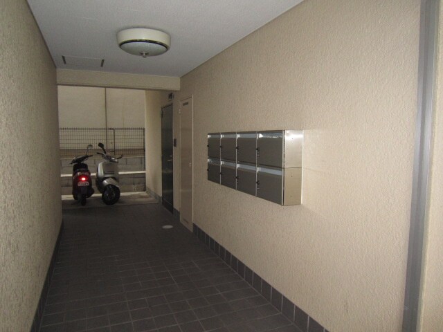 物件外観写真3　(エントランス部分)