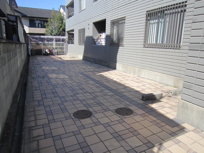 物件外観写真3　(駐車場)