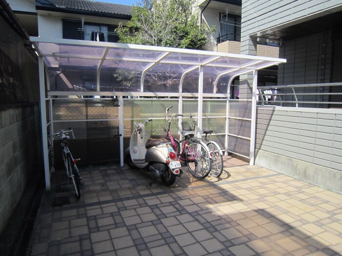 物件外観写真4　(駐輪場)