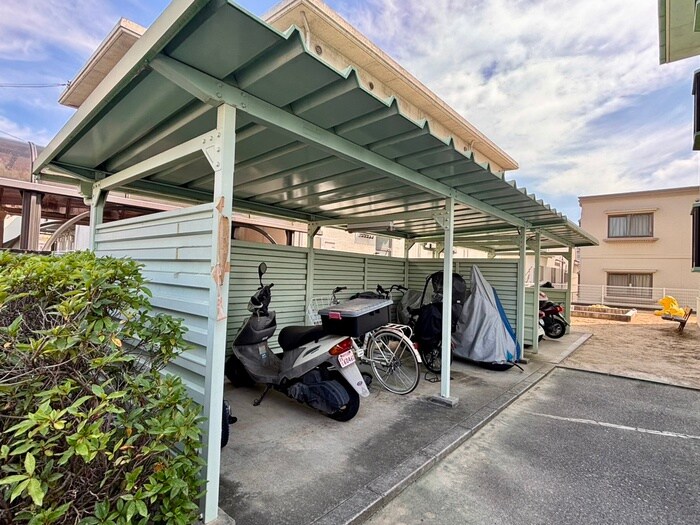 物件外観写真5　(駐輪場)