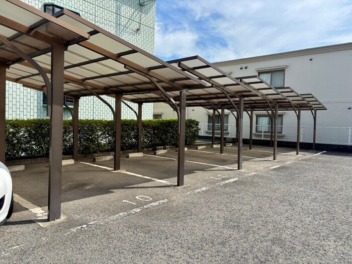 物件外観写真6　(駐車場)