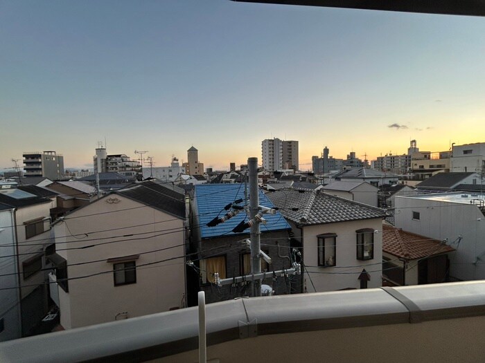 物件内観写真13　(室内からの展望)