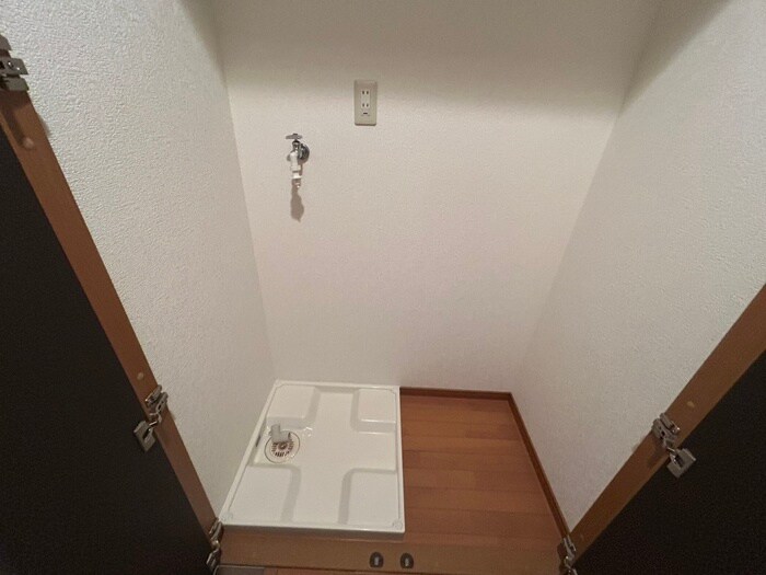 物件内観写真14　(洗濯機置場)