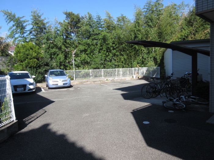 物件外観写真2　(駐車場)