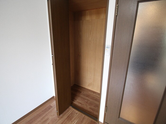 物件内観写真12　(収納)