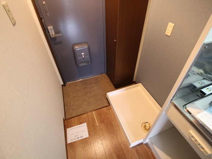 物件内観写真13　(洗濯機置場)