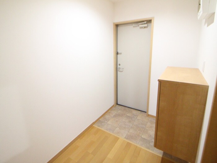 物件内観写真18　(玄関)