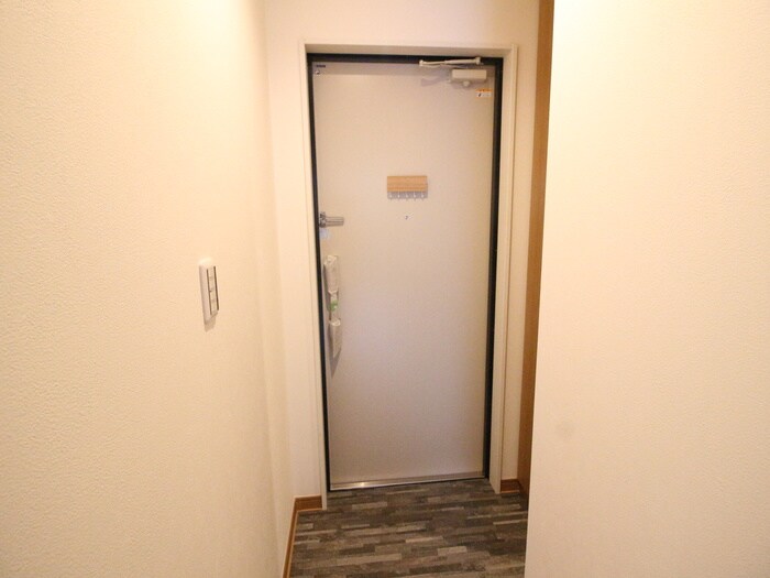 物件内観写真16　(玄関)