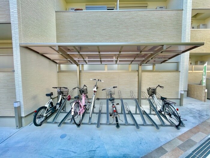 物件外観写真4　(駐輪場)